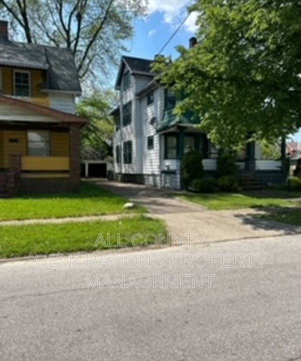 2nd image of 2812 E 117th St