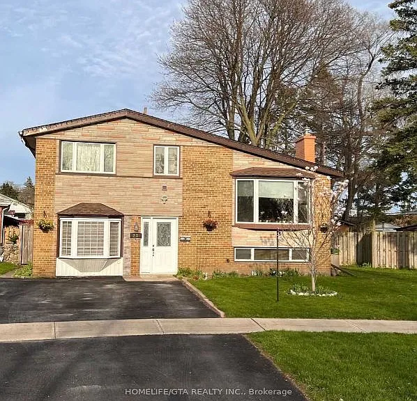 23 Benfrisco Cres — Photo 1