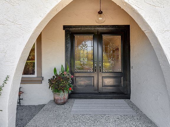 2nd image of 1825 Joseph Dr