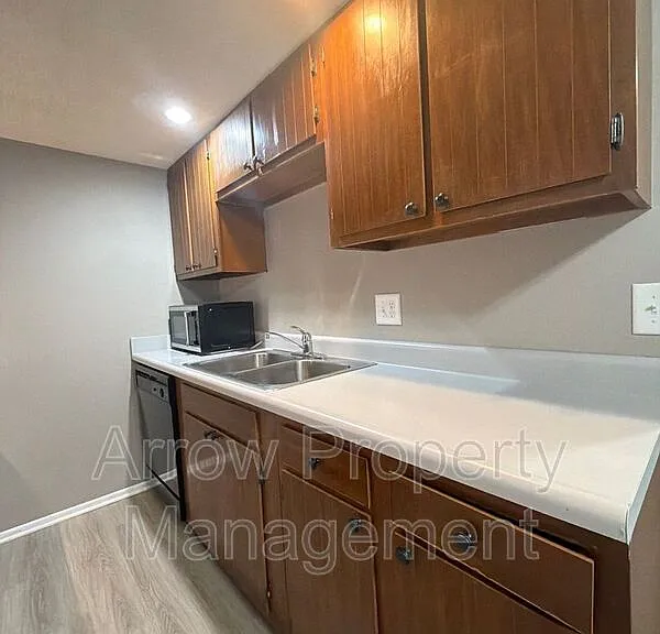 2110 J St #7 — Photo 4