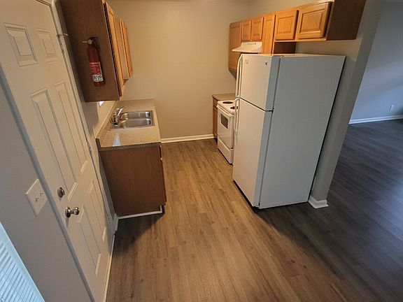 5th image of 529 Railroad St #4B