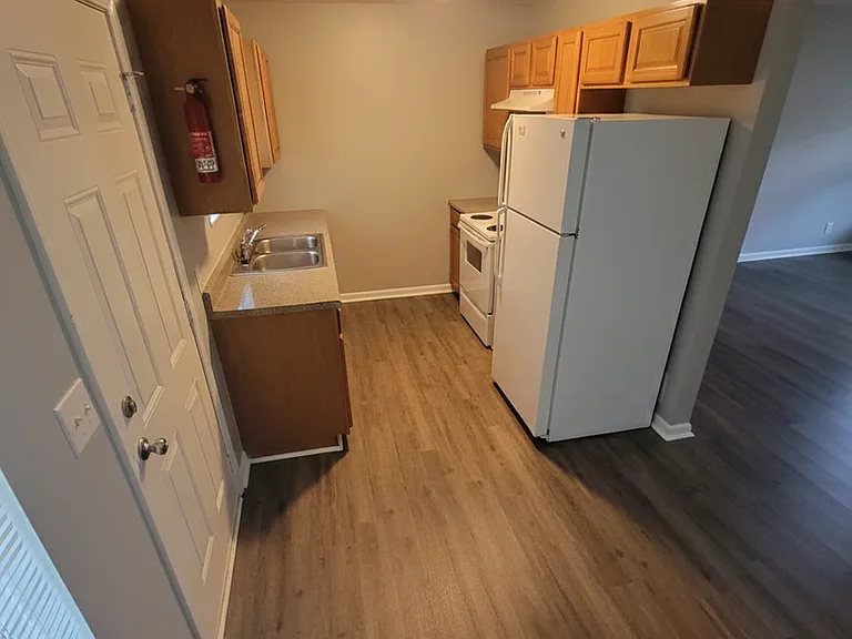 529 Railroad St — Photo 5