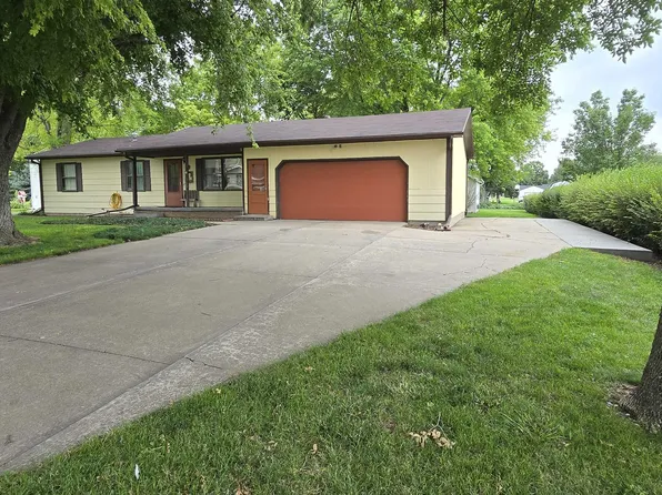 9 Cottonwood Pl, Kearney, NE 68845
