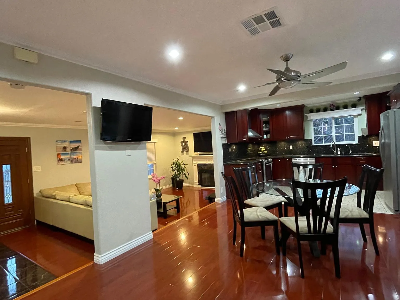 4 bed, 1477 sqft, $4,500 — Photo 2