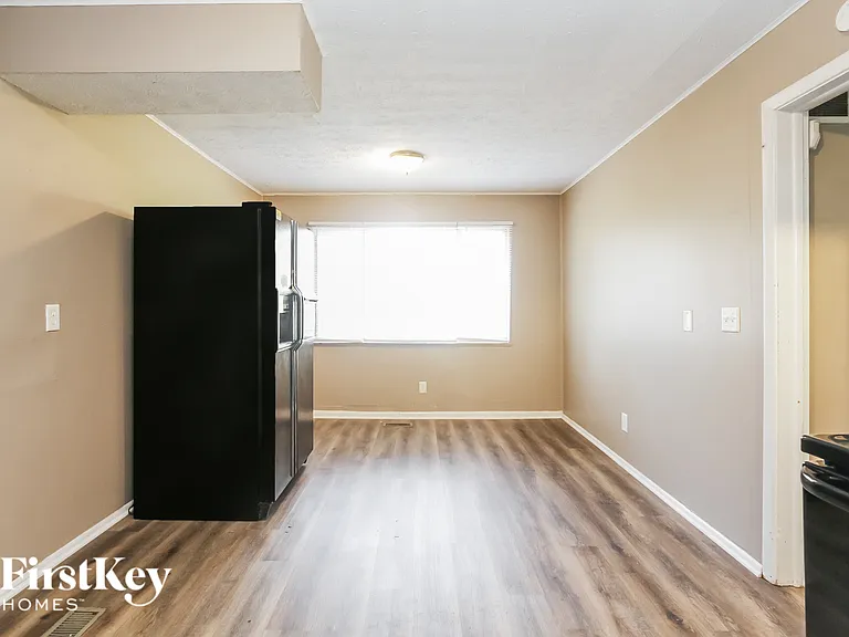3223 Vincz Dr — Photo 4