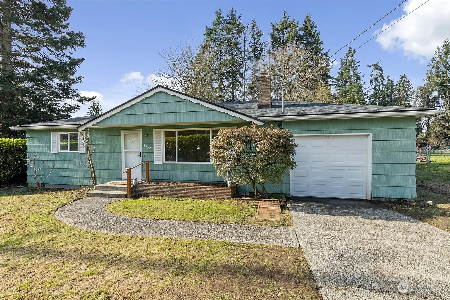 3552 Grandview Drive W photo 1