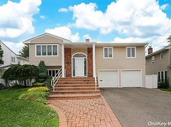 3077 Driftwood Lane, Bellmore, NY 11710