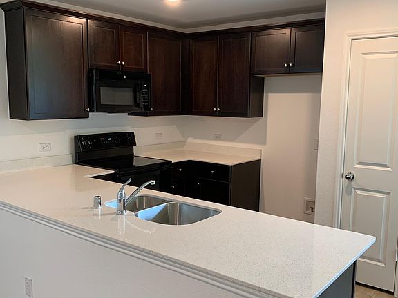 4th image of 621 Dashwood Dr