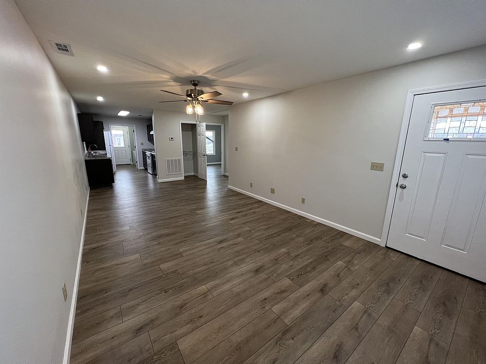 Spacious Livingroom and Kitchen