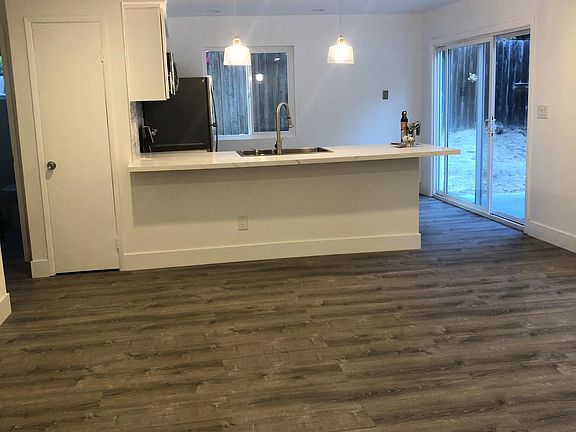5th image of 3793 Dove St