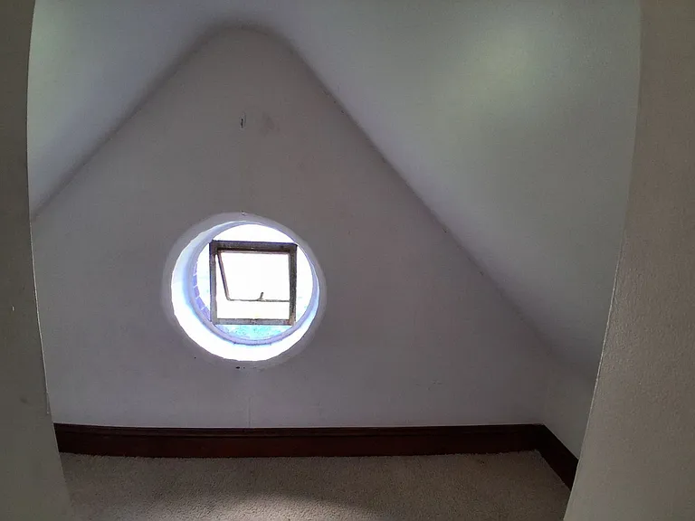 172 E Green St #B — Photo 9