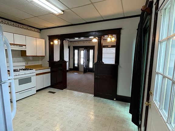 3rd image of 609 Dodge St APT 1