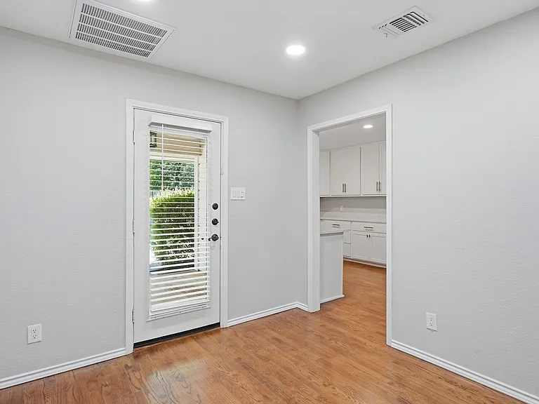 306 Dove Creek Trl — Photo 16