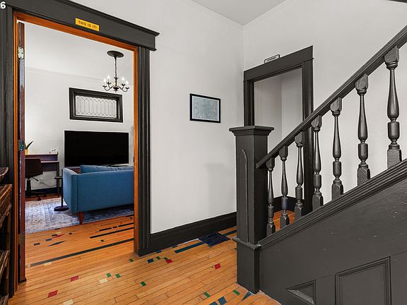 3rd image of 3632 SE Belmont St