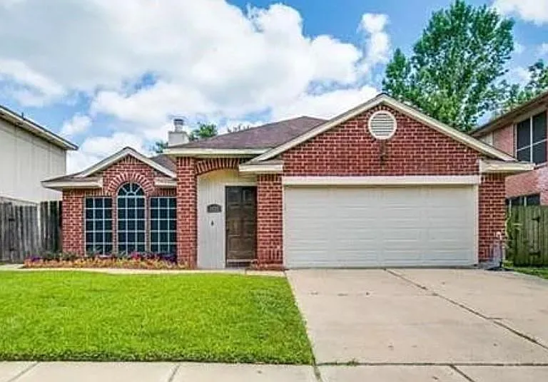 2025 Sandy Knoll Dr — Photo 1