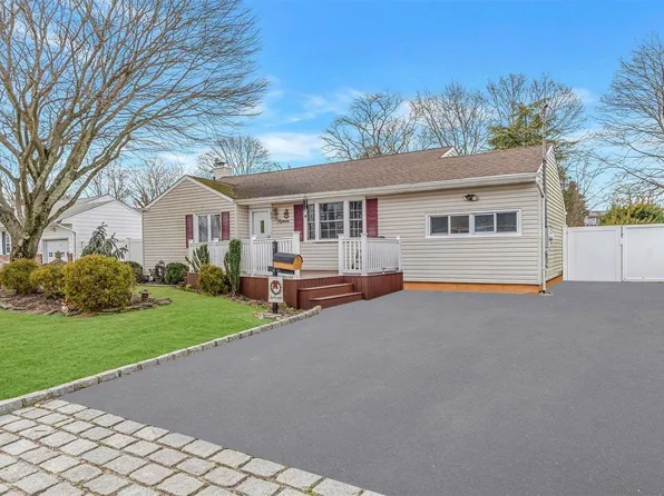 15 Heath Lane, East Northport, NY 11731