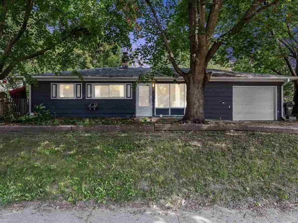 2430 Bradford Dr, Iowa City, IA 52240