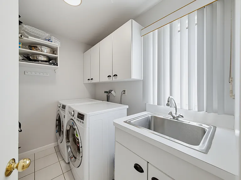 LAUNDRY WITH PANTRY NEAR KITCHEN