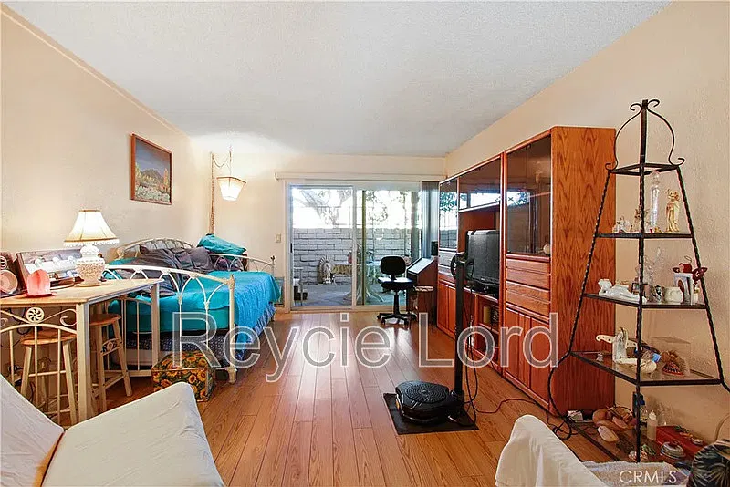 1000 W Macarthur Blvd #34