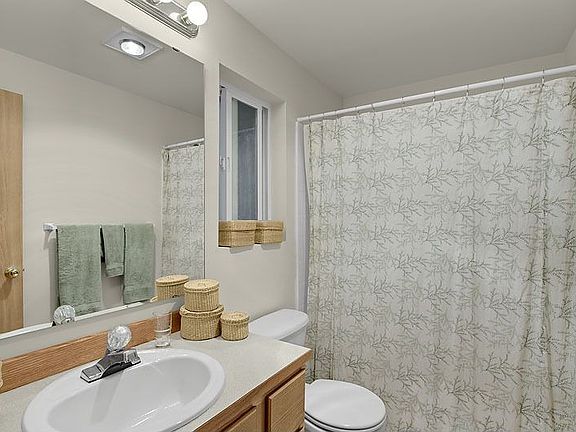 5th image of 1322 N 184th Ct
