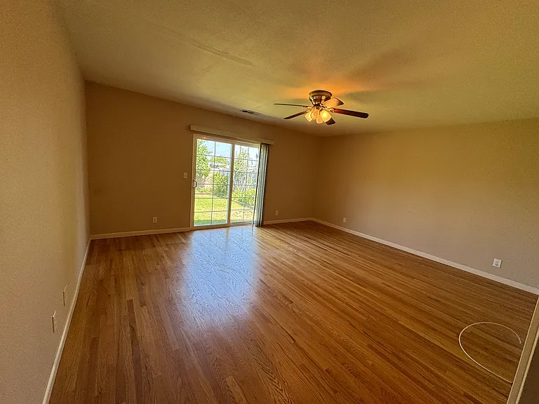 1227 Charlemont Ave — Photo 8