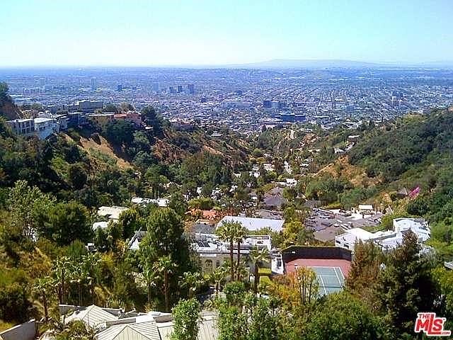 2nd image of 2151 Sunset Plaza Dr