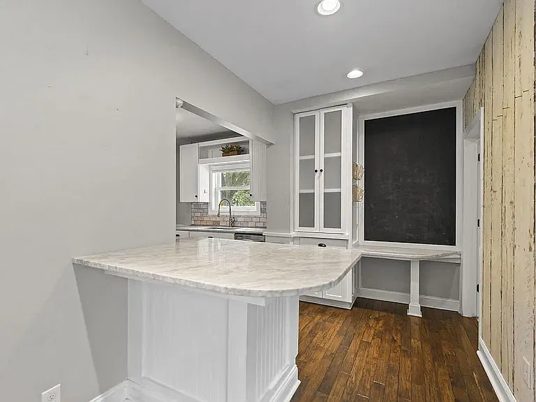5 bed, 2312 sqft, $2,800 — Photo 3