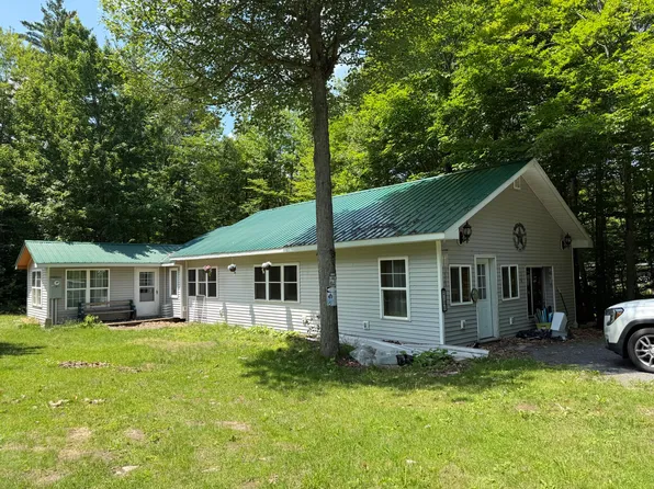 120 Pinewood Dr, Altona, NY 12910