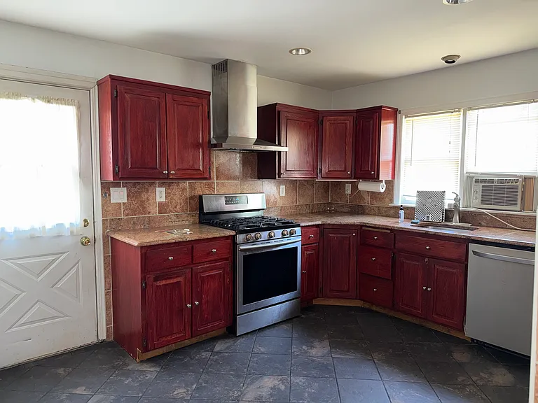 18-20 Somerville Rd #2 — Photo 5