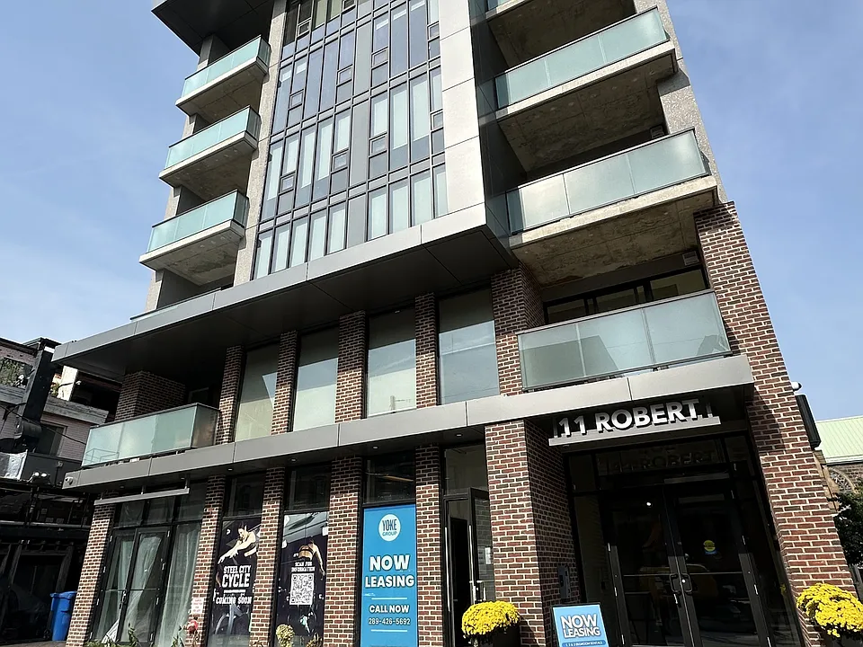204-11 Robert St #204