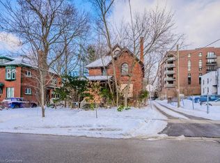 9 John St E, Waterloo, ON N2J1E5