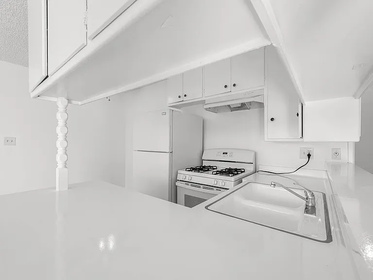 5326 La Mirada Ave — Photo 5