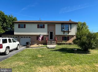 4362 Black Dr, Whitehall, PA 18052