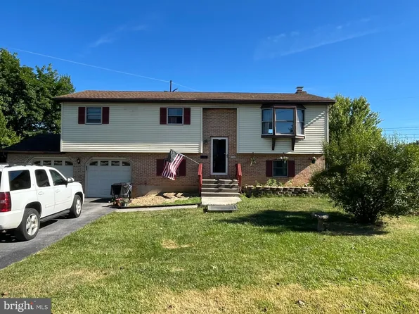 4362 Black Dr, Whitehall, PA 18052