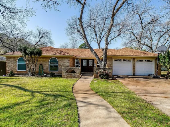 1910 Fox Hill Ct, Arlington, TX 76015