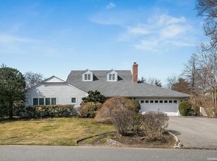 9 Bluebird Dr, Roslyn Heights, NY 11577