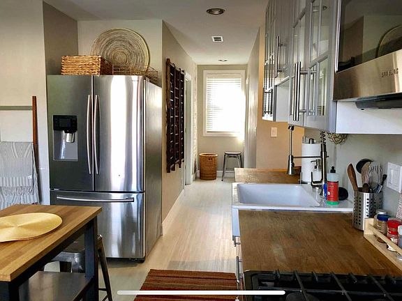 3rd image of 2238 N Western Ave #2F
