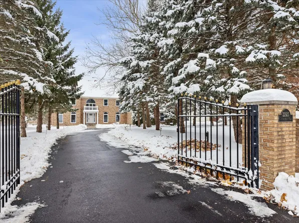 22925 W Schwerman Rd, Mundelein, IL 60060