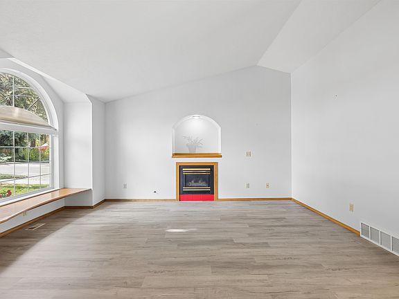 5th image of 4303 E 39th Ave