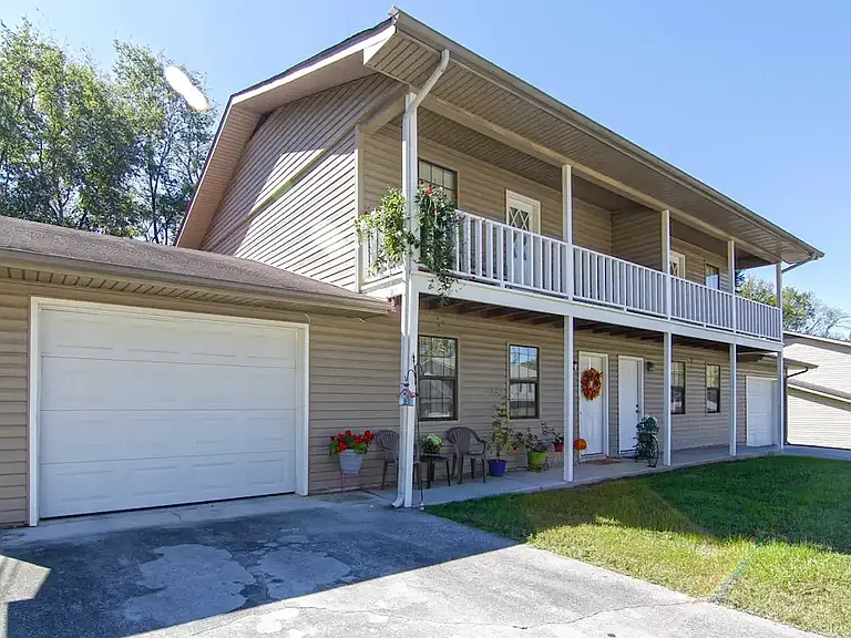 Tiffany Lane Duplexes — Photo 19