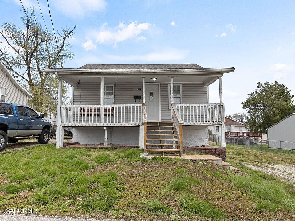 1st image of 1104 Courtney Way
