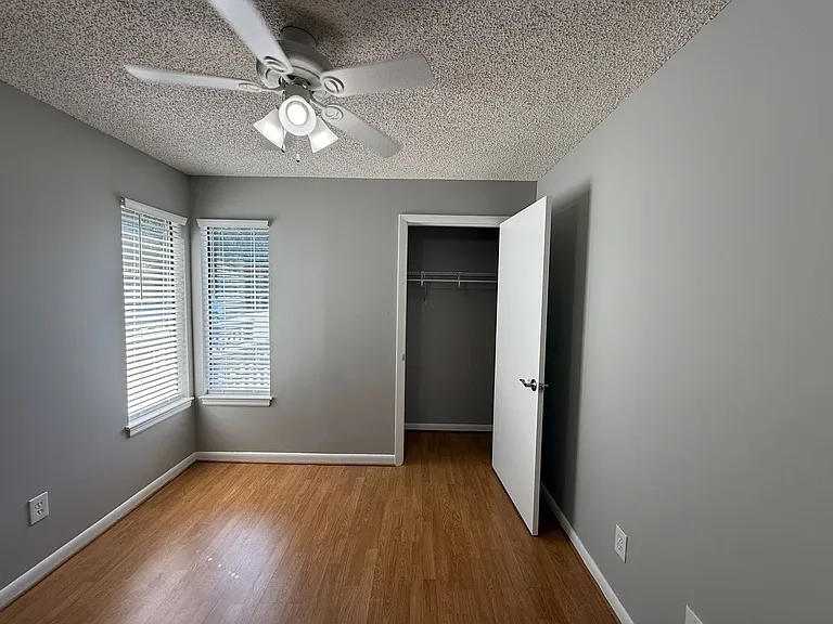 1312 Twin Springs Ct — Photo 19