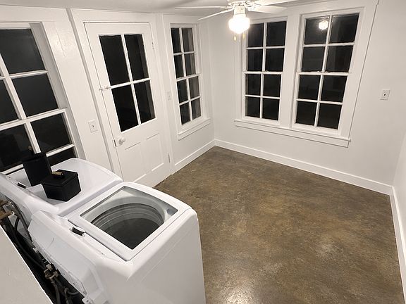 5th image of 606 Maple St