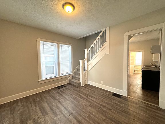 5th image of 735 Orange St
