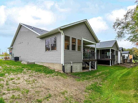 3rd image of 1307 Heights Ct