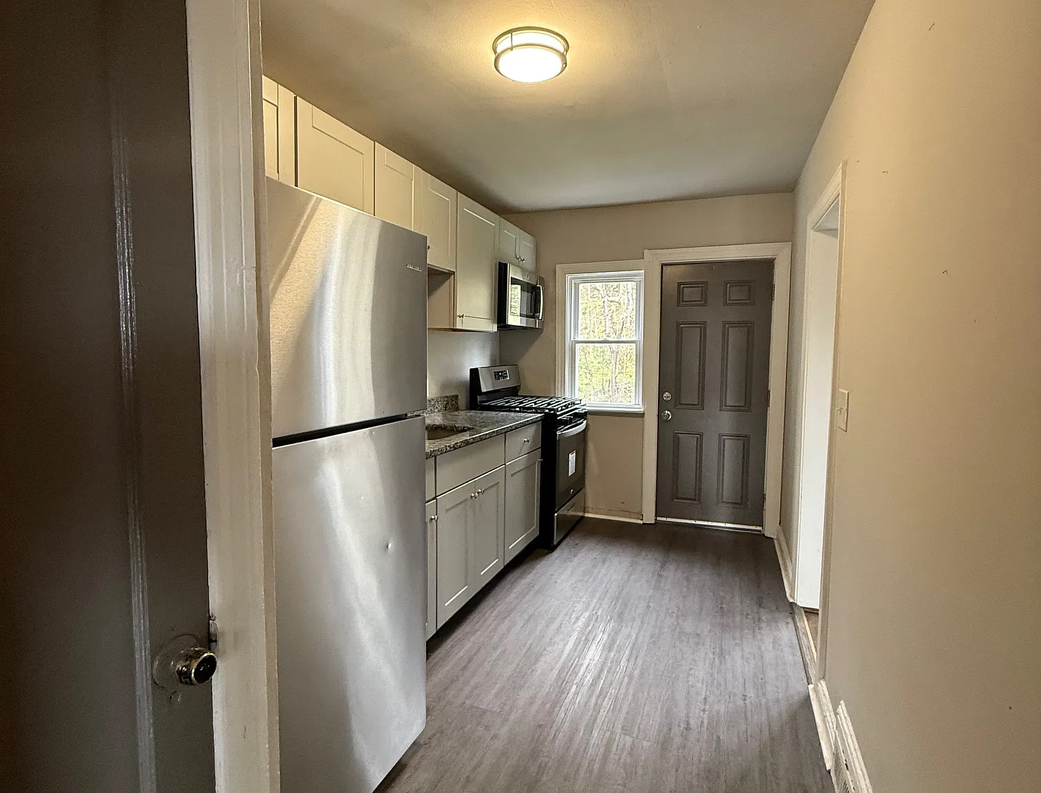 3 bed, 1300 sqft, $1,850 — Photo 3