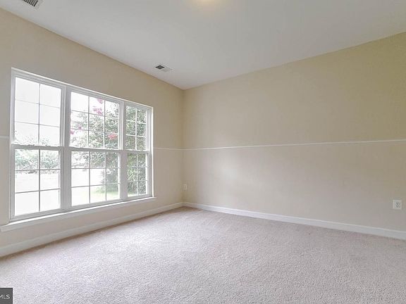 4th image of 21563 Oxford Dr