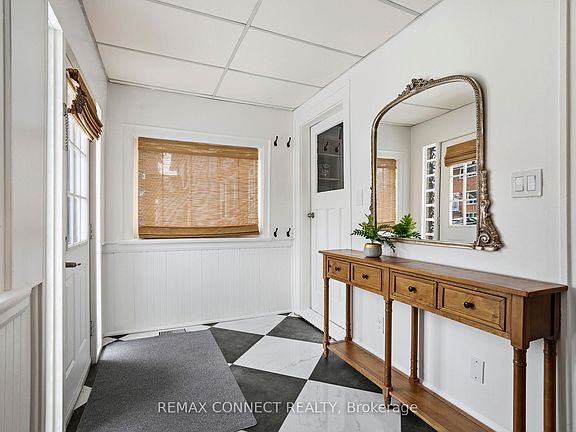 3rd image of 60 Woodbury Rd