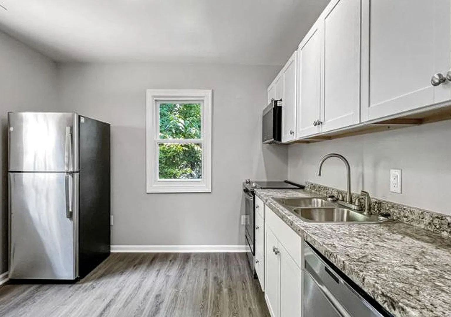 Richmond West End 2 Bedroom Home — Photo 4