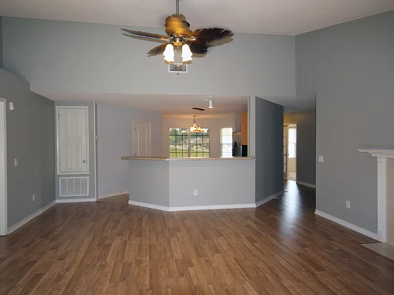 8454 Ferlon Ave — Photo 4